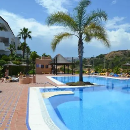 Beautiful Duquesa Village Apartment