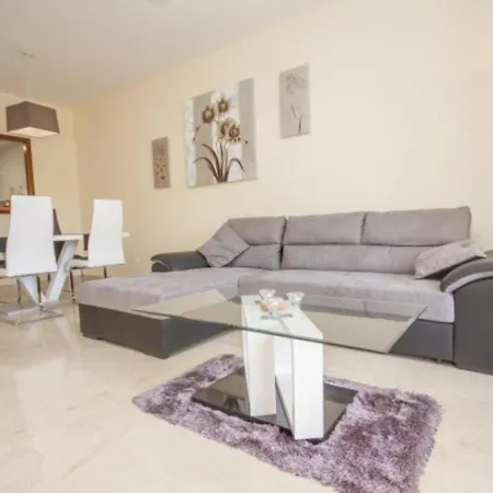 Beautiful Duquesa Village Apartment *